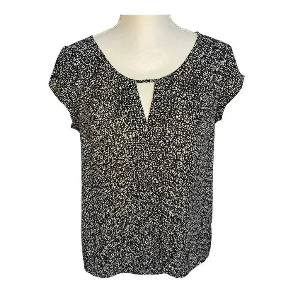 Express Women’s Small Lightweight Black & White‎ Keyhole Top